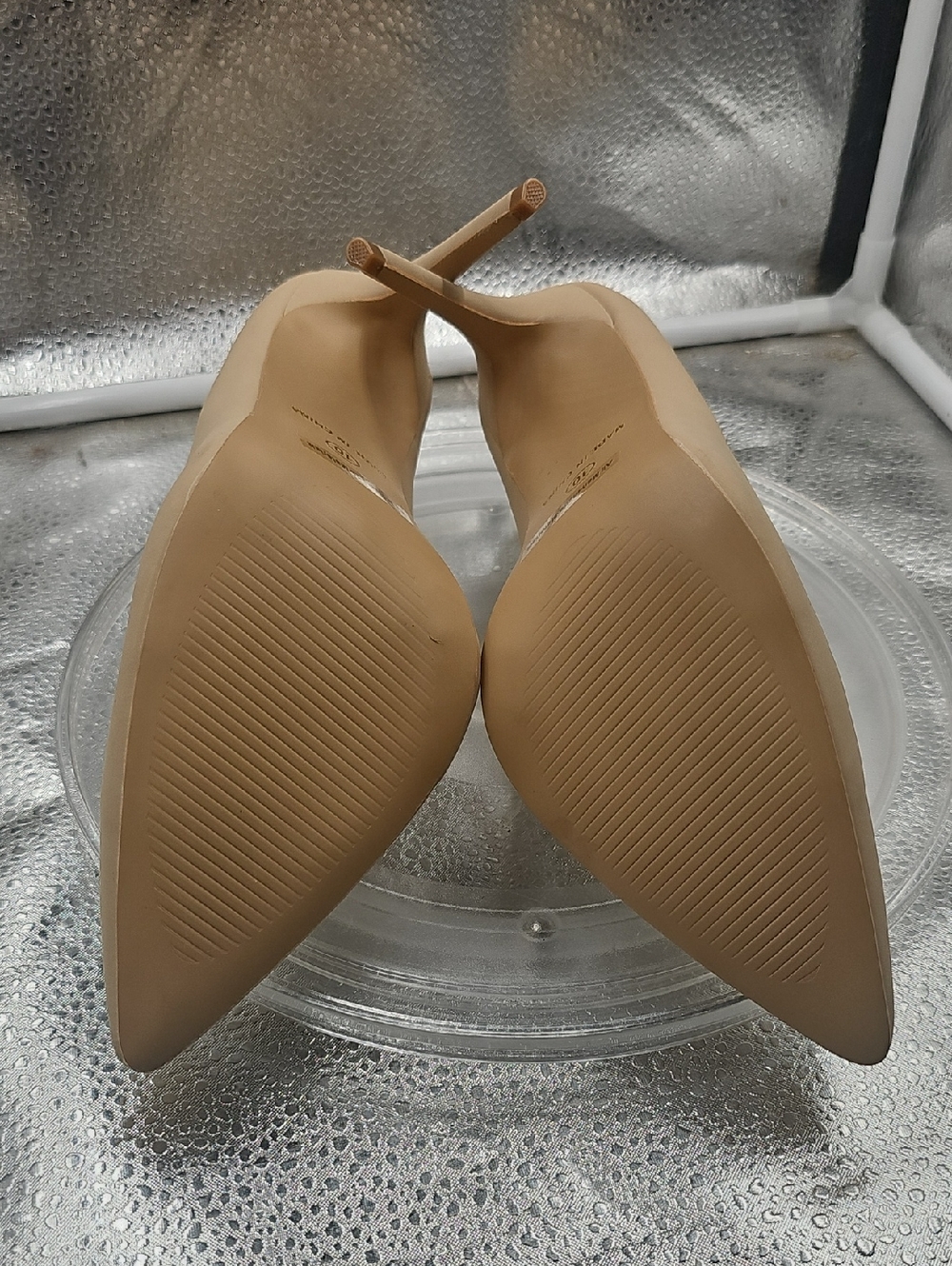 R Tan And Cream Colored Glaze Heels size 10 - Picture 10 of 13